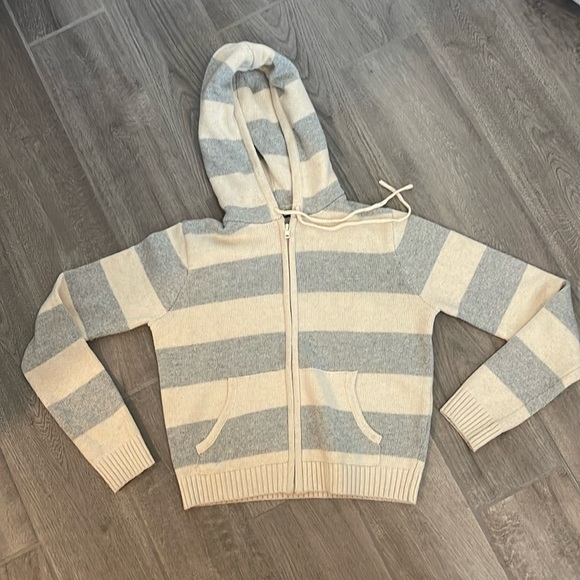 Brandy Melville Sweaters - brandy melville zip up sweater hoodie. one size. excellent used condition.